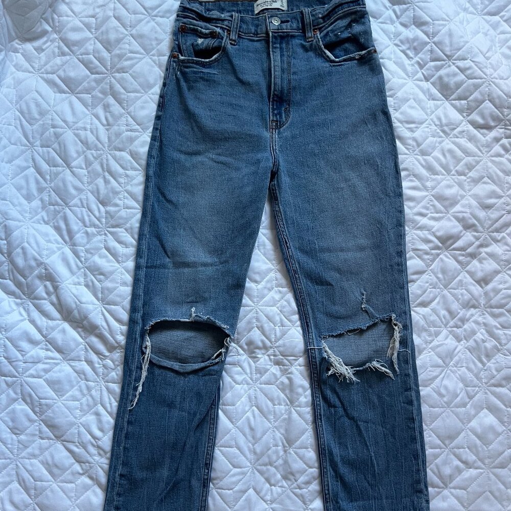 Abercrombie & Fitch Ultra High Rise Ankle Straight Jean (Sz. 27/4)